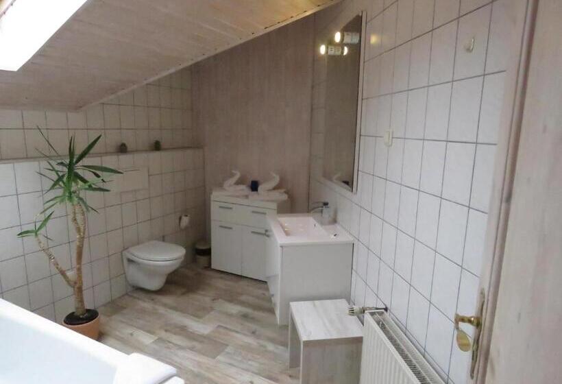 דירת חדר, Gast & Logierhaus Am Rheinsberger See