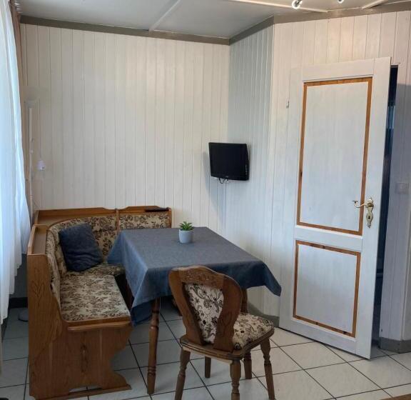 בונגלו סטנדרט 2 חדרי שינה, Gast & Logierhaus Am Rheinsberger See