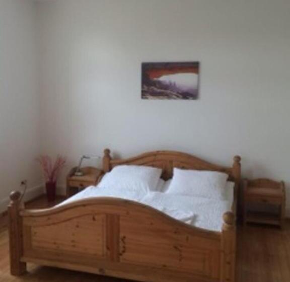 Номер Стандарт, Pension Lefebvre