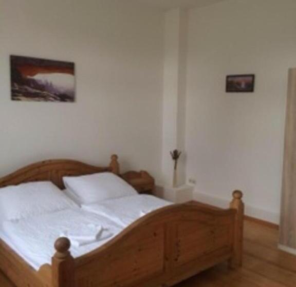 Номер Стандарт, Pension Lefebvre