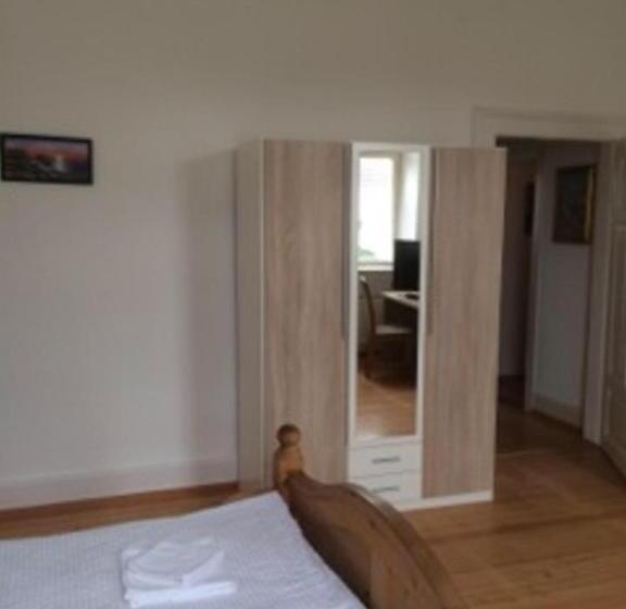 Номер Стандарт, Pension Lefebvre