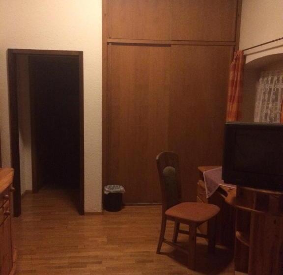 Номер Стандарт, Pension Lefebvre