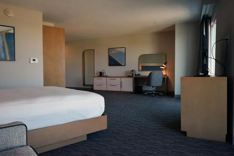 キングサイズベッドのデラックスルーム, Legacy Hotel At Img Academy