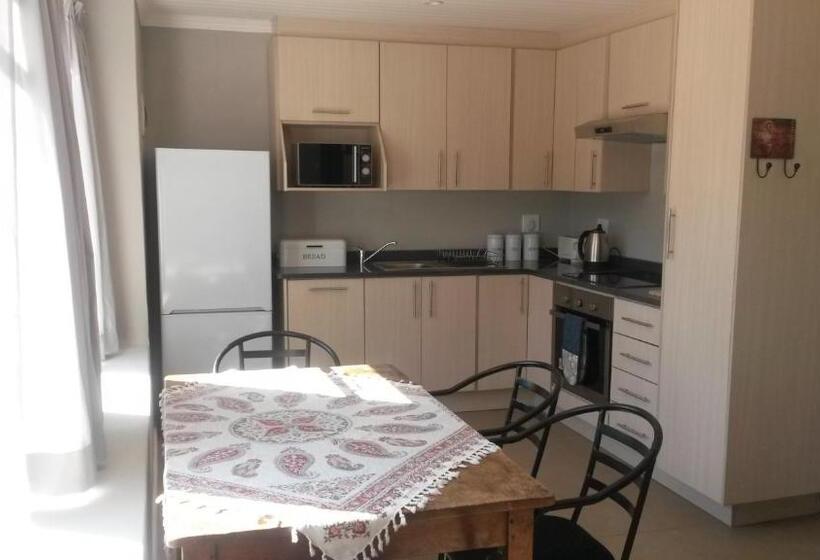 בקתת חדר, Ledges Retreat