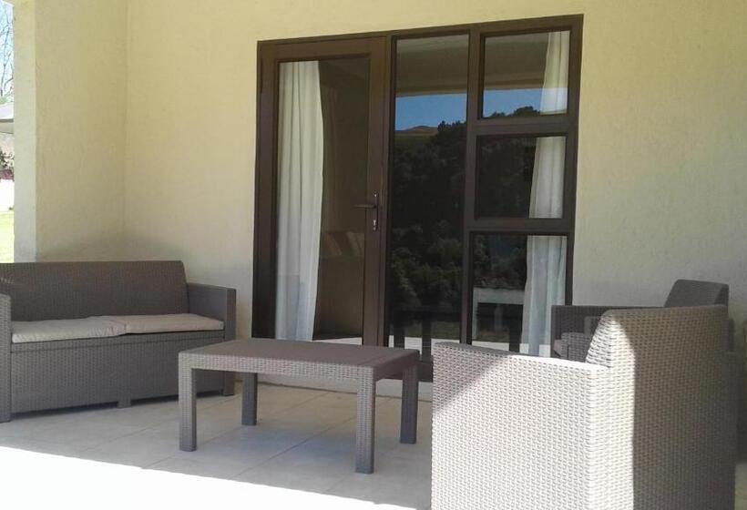 בקתת חדר, Ledges Retreat