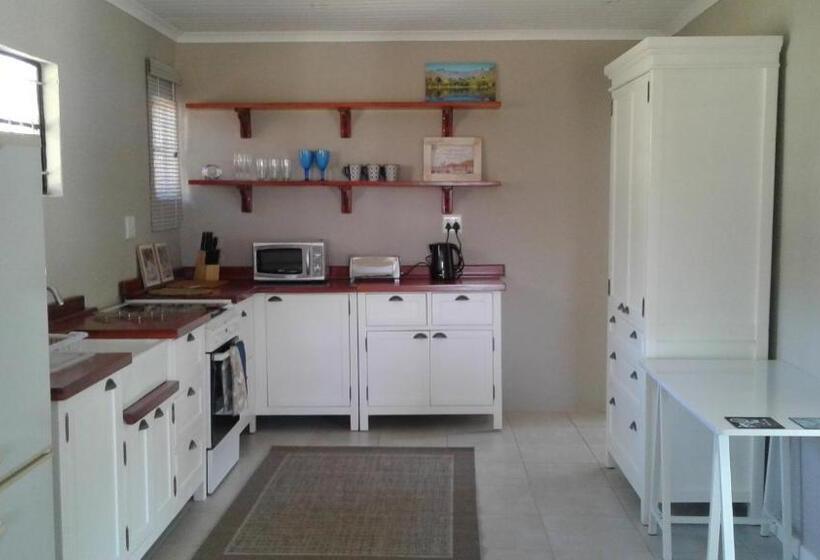 בקתת חדר, Ledges Retreat