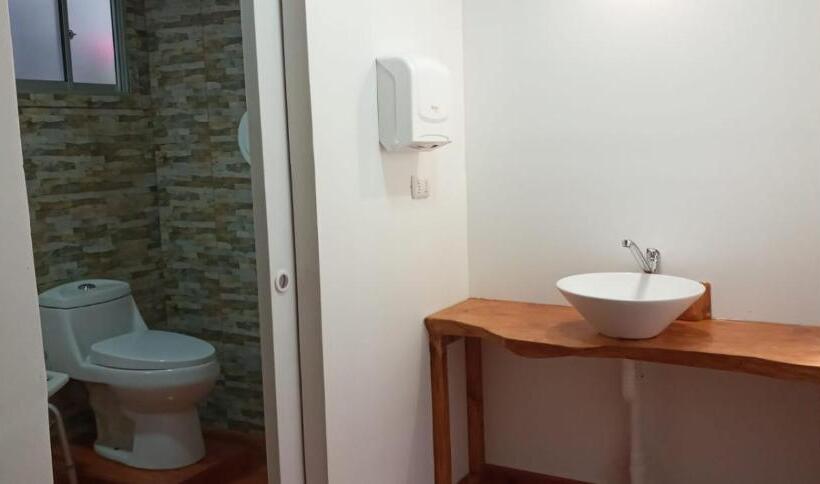 غرفة قياسية, El Rincon De Los Poetas