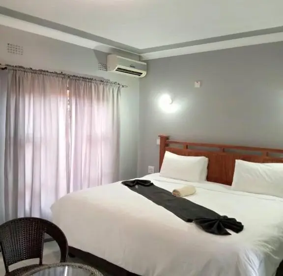 سوییت لوکس, Global Guest House