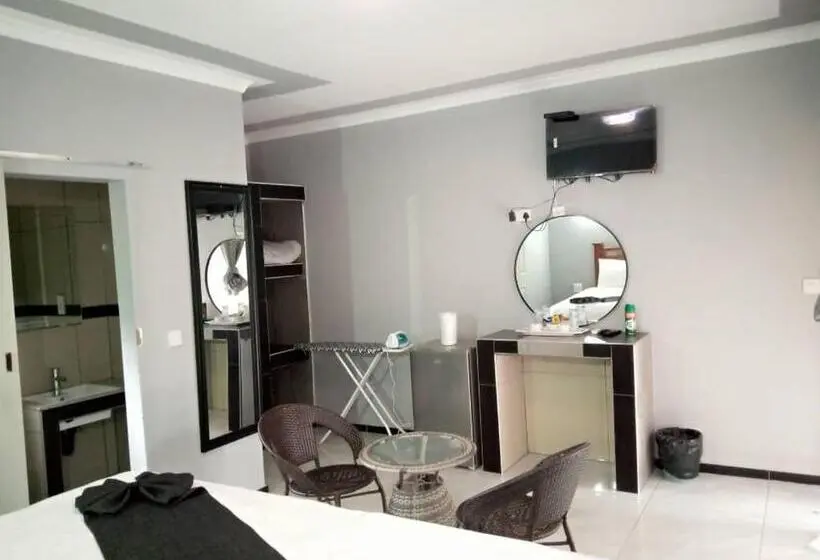 سوییت لوکس, Global Guest House