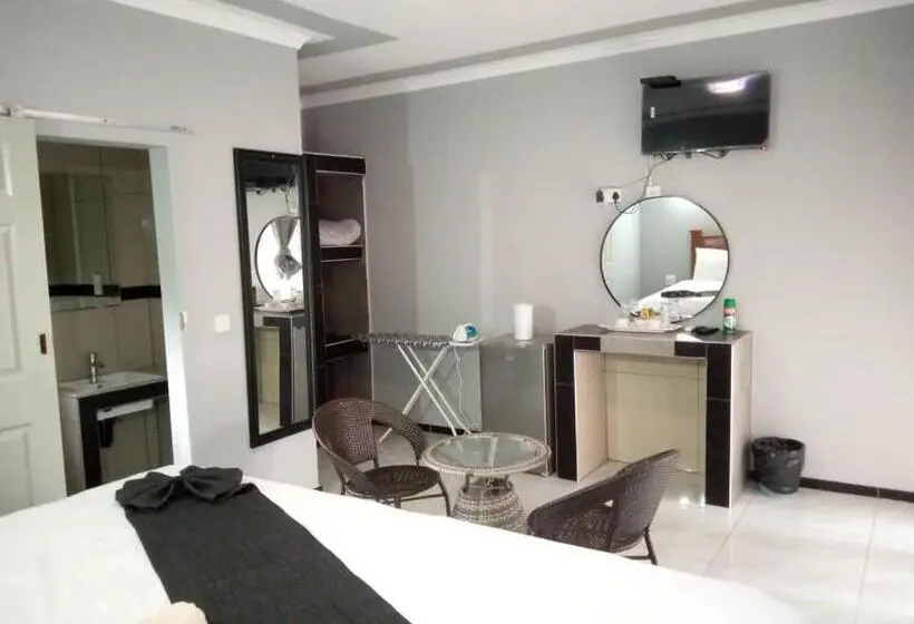 سوییت لوکس, Global Guest House
