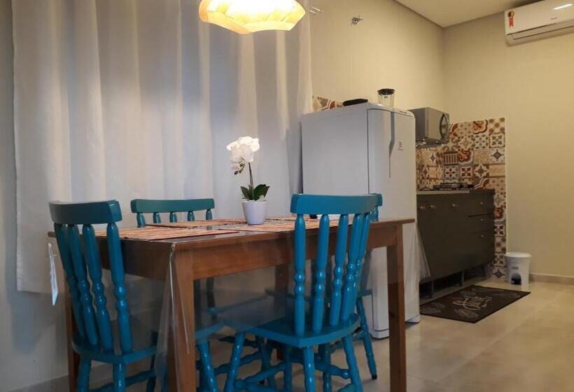 四人高级间, Navega Hostel