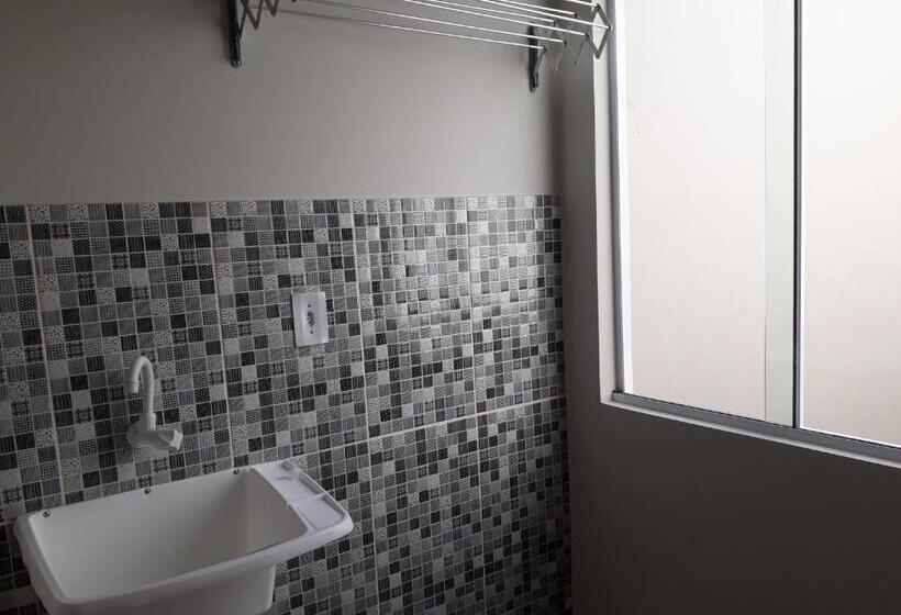 高级三人间, Navega Hostel