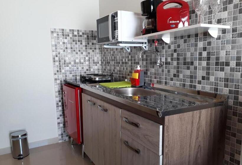 高级三人间, Navega Hostel