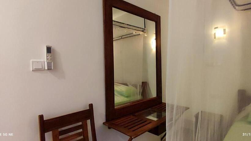バルコニー付きデラックスルーム, Villa Tanzanite Hikkaduwa