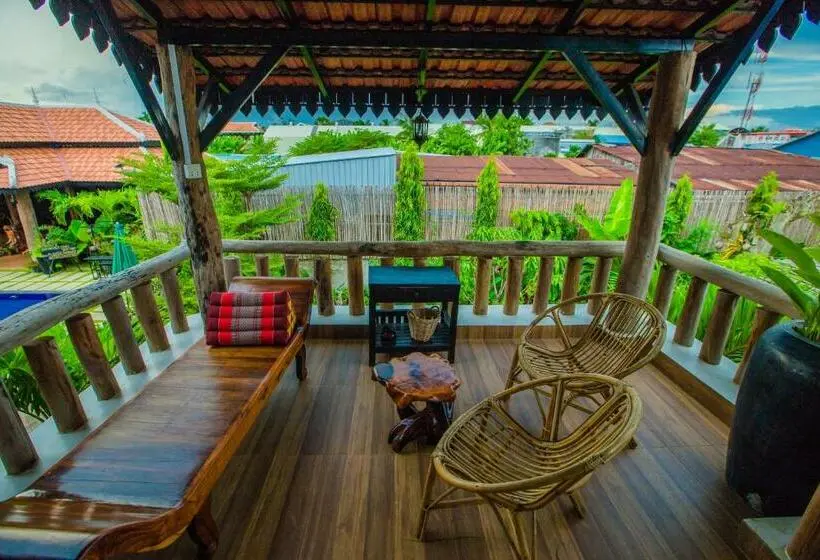 اتاق لوکس با چشم‌انداز استخر, Moloppor Villa