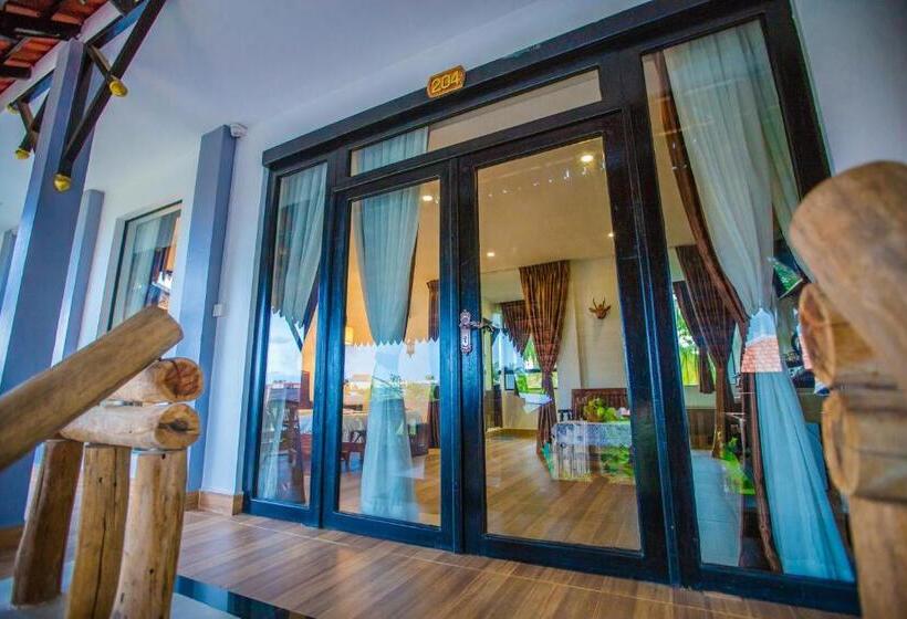 带泳池观景的豪华房, Moloppor Villa
