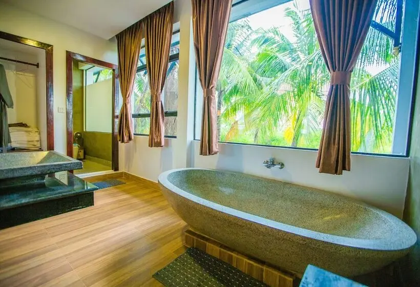 اتاق لوکس با چشم‌انداز استخر, Moloppor Villa