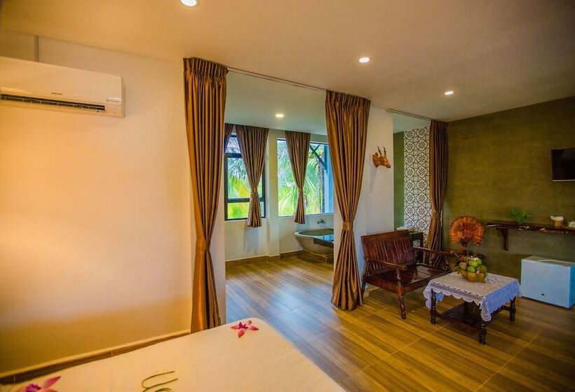 풀장 전망 디럭스 룸, Moloppor Villa