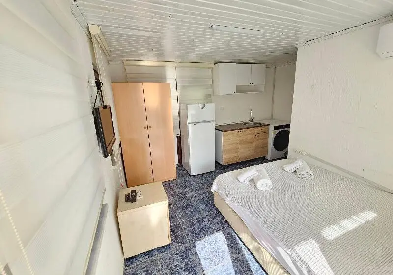 اتاق لوکس با چشم‌انداز استخر, Moloppor Villa