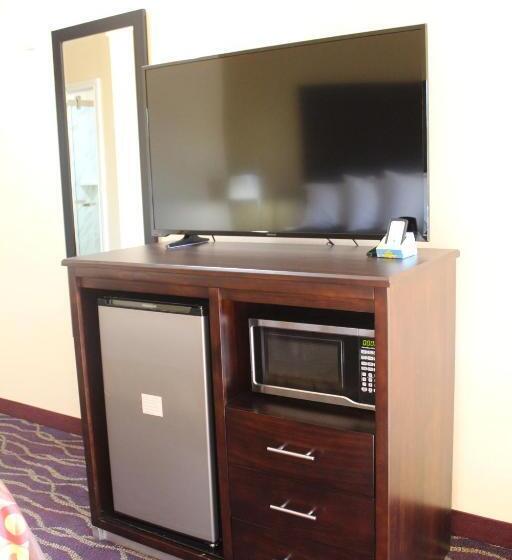 キングサイズベッドのデラックスルーム, Express Inn And Suites