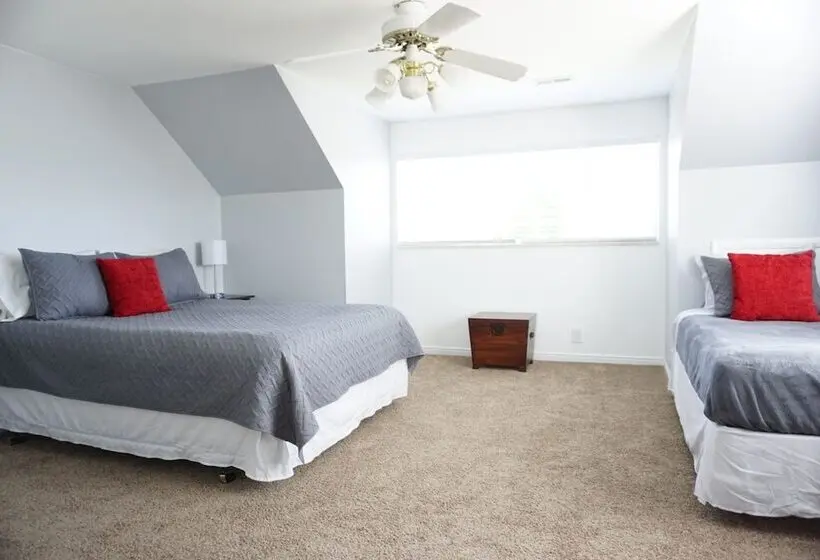 スタンダードトリプルルーム, Large Room Near Uvu & Byu