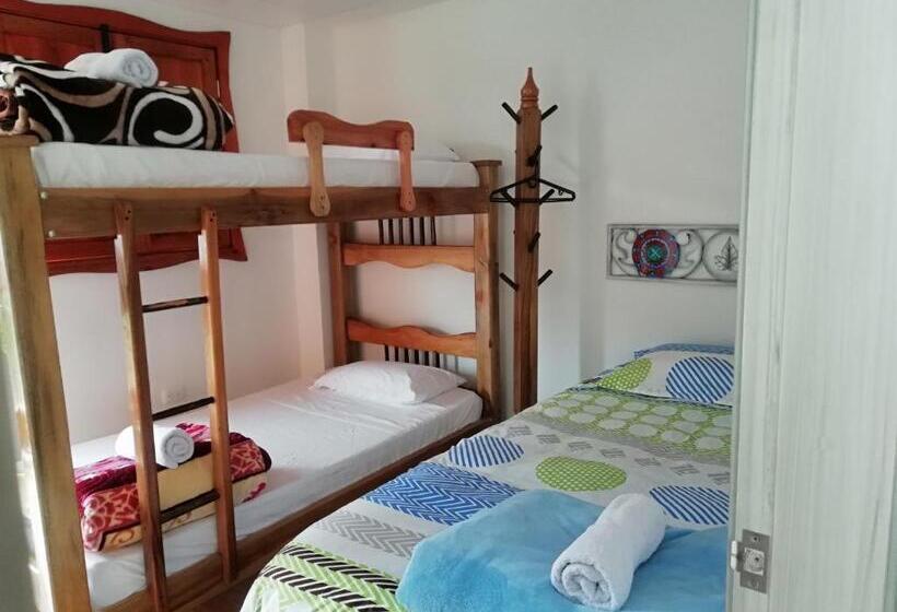 Geteiltes Mehrbettzimmer, Elizabetha Hostal