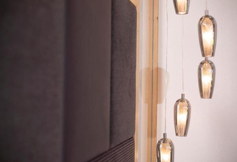 수피리어 스튜디오, Wagner S Apart