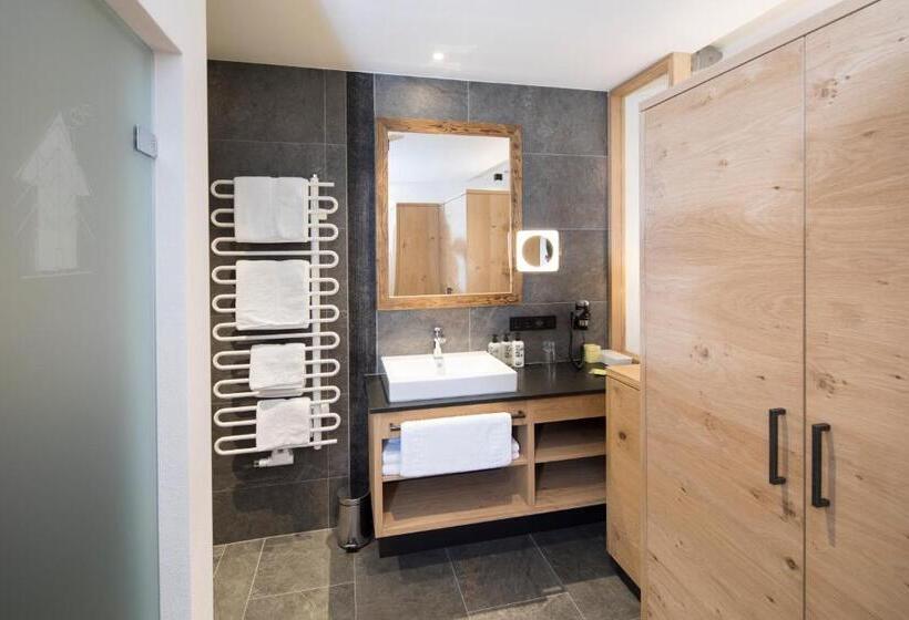 수피리어 스튜디오, Wagner S Apart