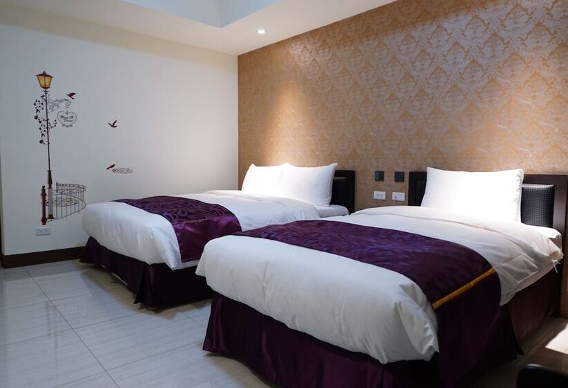 Pokój Standard Trzyosobowy, Gin Jian Commercial