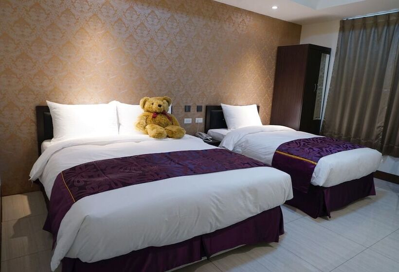 Pokój Standard Trzyosobowy, Gin Jian Commercial