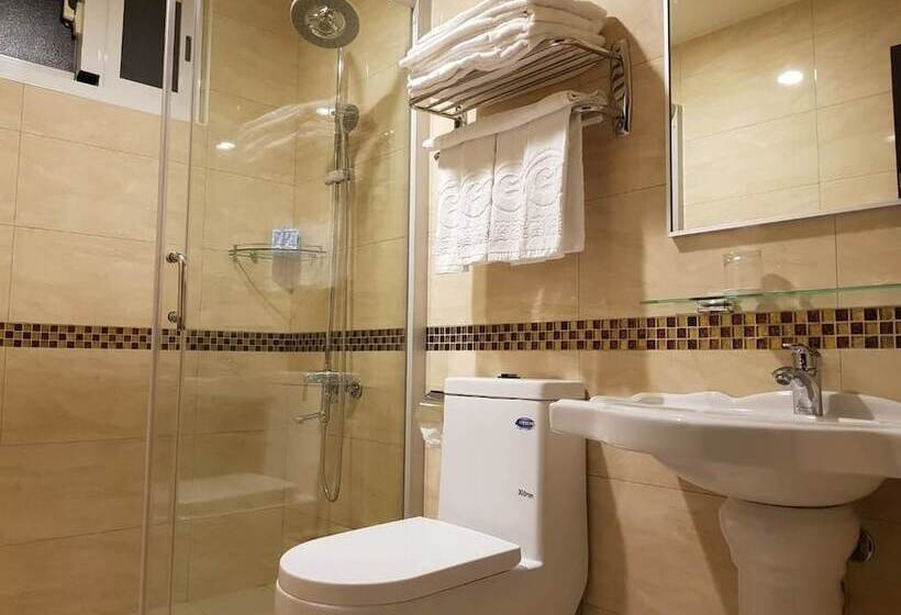 Pokój Czteroosobowy Standard, Gin Jian Commercial