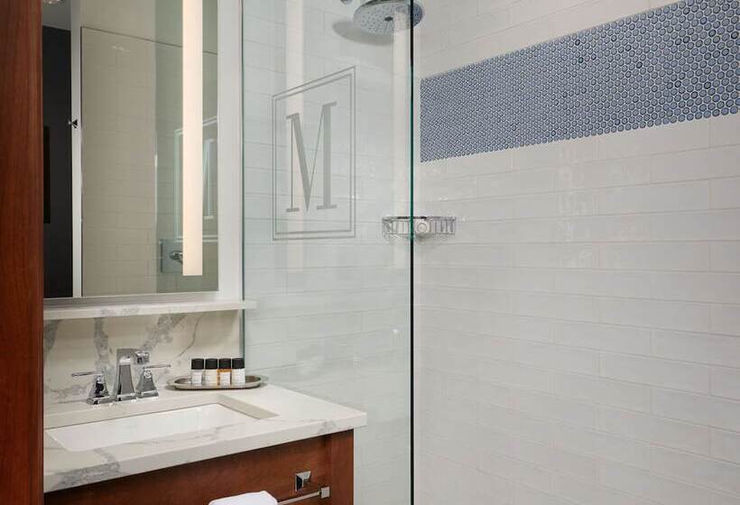 غرفة كلوب, The Merrill Hotel & Conference Center, Muscatine, A Tribute Portfolio