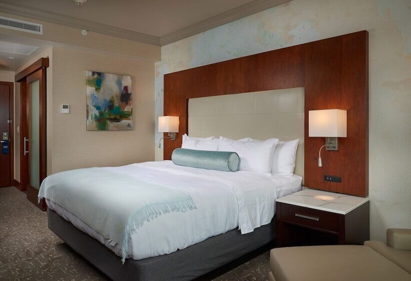 غرفة كلوب, The Merrill Hotel & Conference Center, Muscatine, A Tribute Portfolio