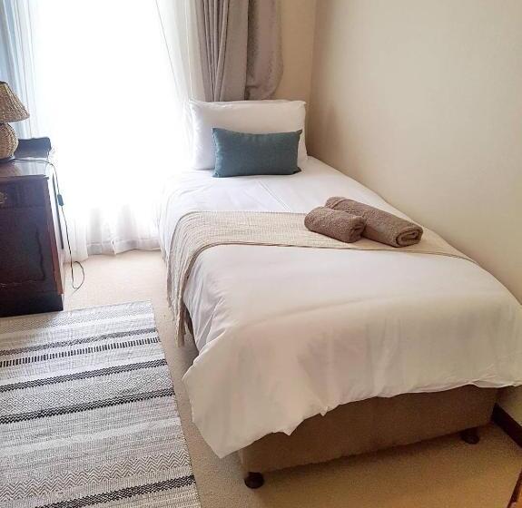 سوییت با چشمانداز استخر, Oudtshoorn Guest House