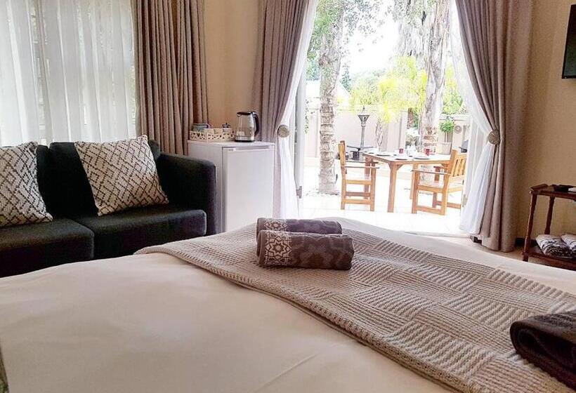 سوییت با چشمانداز استخر, Oudtshoorn Guest House
