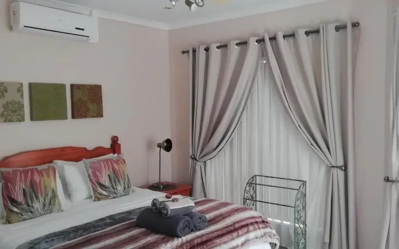 سوییت خانوادگی, Oudtshoorn Guest House
