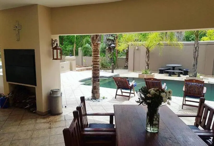 سوییت خانوادگی, Oudtshoorn Guest House
