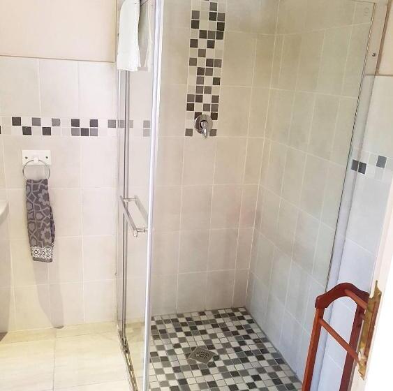 اتاق استاندارد, Oudtshoorn Guest House