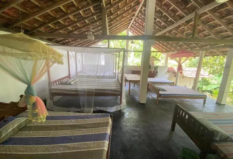 ルームシェアのワンベッド, Siri Medura Surf Yoga Meditation Guesthouse And Hostel