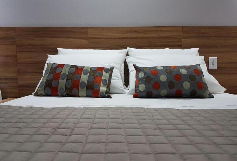 غرفة كلاسيكية ثلاثية, Pousada La Portella