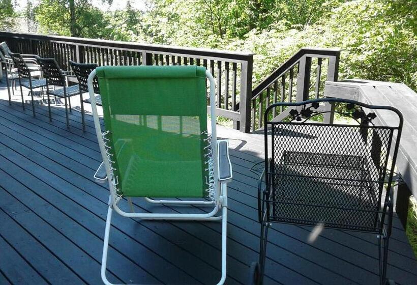 جناح مزود بجاكوزى, Alaska Chalet Bed & Breakfast