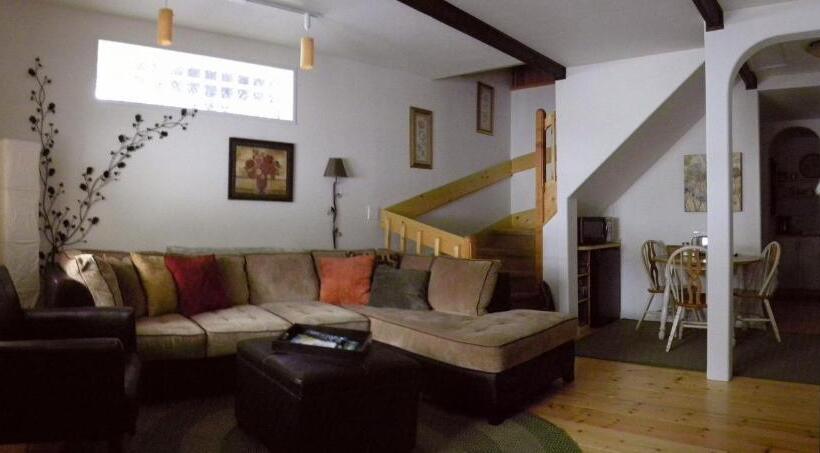 إستوديو ديلوكس, Alaska Chalet Bed & Breakfast