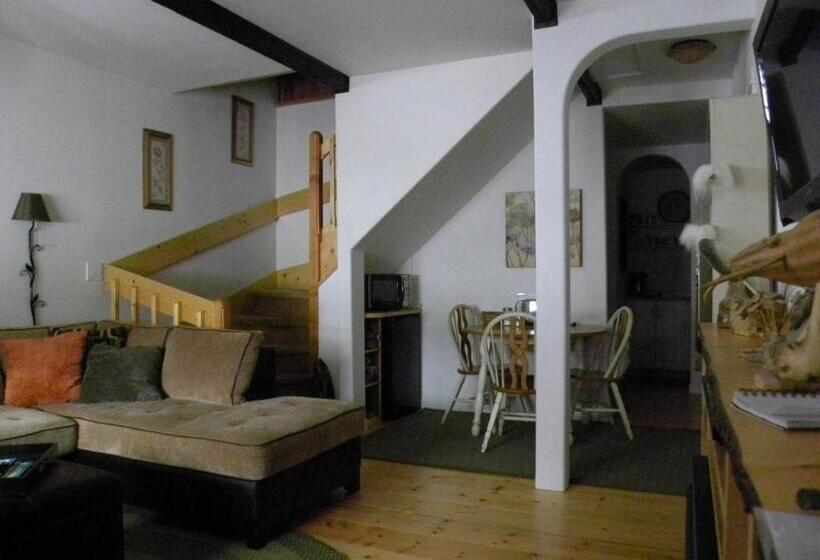 إستوديو ديلوكس, Alaska Chalet Bed & Breakfast