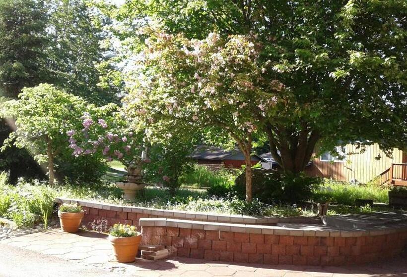 إستوديو ديلوكس, Alaska Chalet Bed & Breakfast