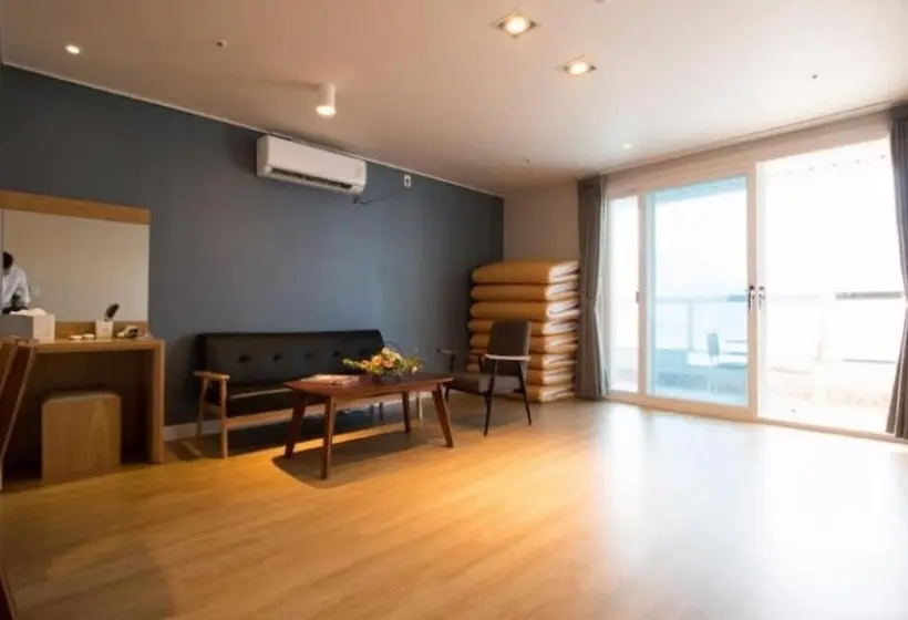 Perhehuone Merinäkymä, Lium Spa Hostel