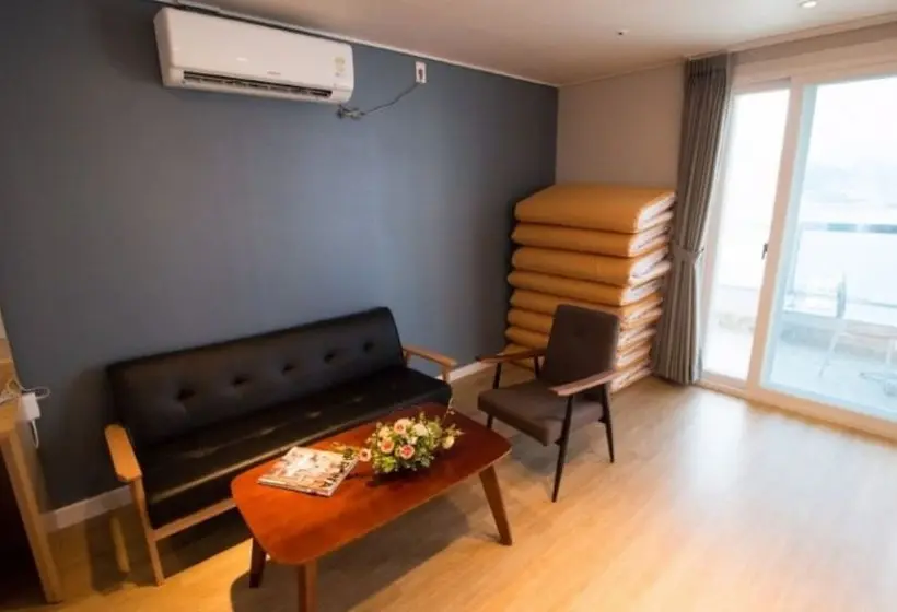 Perhehuone Merinäkymä, Lium Spa Hostel