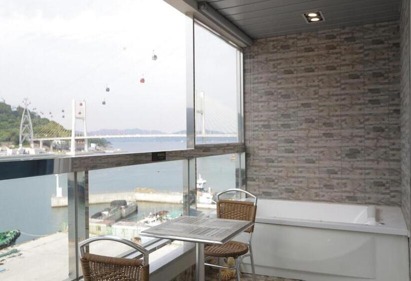 Семейный Номер Вид на Море, Lium Spa Hostel