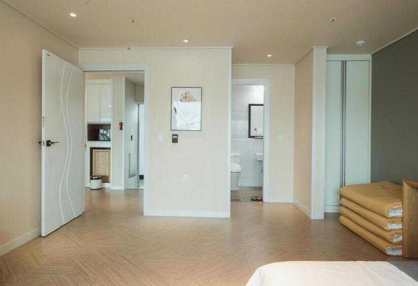 Семейный Номер Вид на Море, Lium Spa Hostel