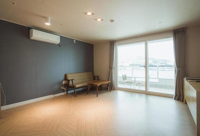 Семейный Номер Вид на Море, Lium Spa Hostel