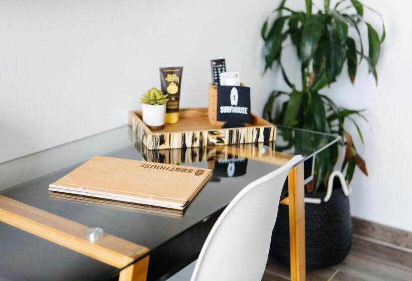 غرفة ديلوكس, Surfhouse